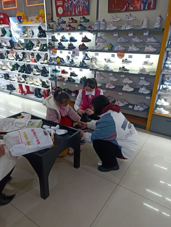 【新時(shí)代商廈寶龍店】企業(yè)文化踐行者（13）為顧客解決實(shí)際問(wèn)題