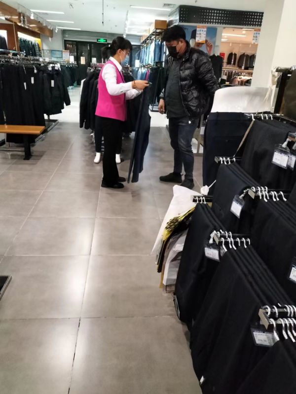 【新時(shí)代商廈寶龍店】企業(yè)文化踐行者（7）為顧客推薦合適商品