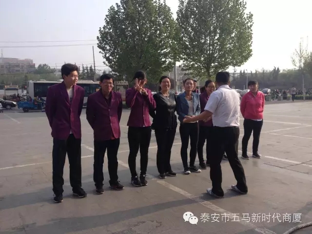 青春不言敗，愛(ài)拼才會(huì)贏。五馬店春季拔河比賽實(shí)況記錄！